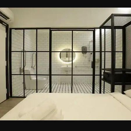 Z Hotel Ara Damansara, Lrt, Mall, Airport Петалинг-Джая Экстерьер фото