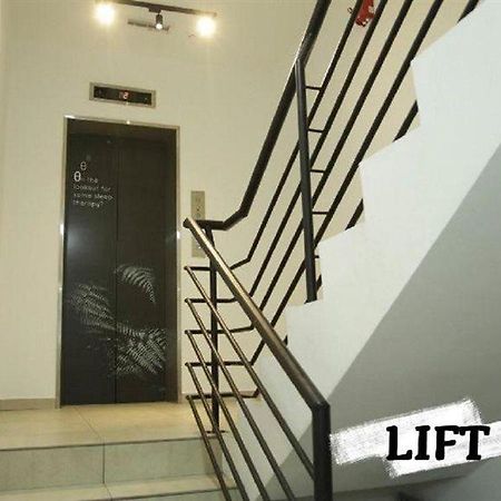 Z Hotel Ara Damansara, Lrt, Mall, Airport Петалинг-Джая Экстерьер фото